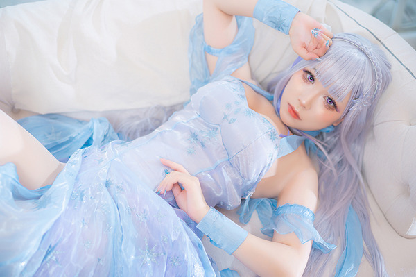 [كوسبلاي] "Re:Zero" ريم وإيميليا تم التقاطهما بواسطة طبقة جميلة! اندماج الأزياء الفاخرة والمصلى يدخل في عالم الفن [29 صورة]