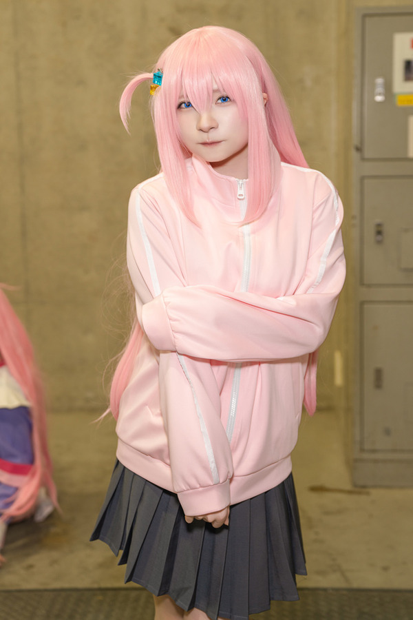 [cosplay] "أنا ذاهب إلى المنزل اليوم لأنني سئمت من التحدث إلى الناس اليوم ..." لقد وجدت bocchi حقيقية في زاوية واحدة من المكان! طبقة مميزة / nenne [7 صور] الصورة / الصورة الثانية