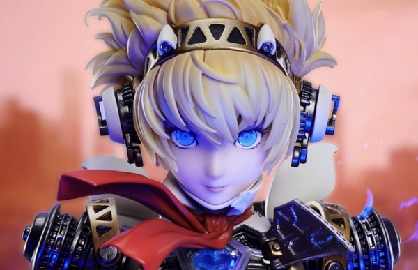 "Aigis" من "P4U2" أصبحت الآن ثلاثية الأبعاد في "EX Orgia mode"! تم إنشاء إعدادات النمذجة تحت إشراف Shigenori Soejima، ويحتوي "Papillon Heart" على وسيلة للتحايل على إضاءة LED مدمجة.