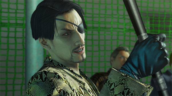 هل يمكنك أن تصبح "Goro Majima" من "Ryu ga Gotoku"؟ انتشرت بلوزة H&amp;M على نطاق واسع بسبب تشابهها مع سترتها المميزة بطبعة الثعبان