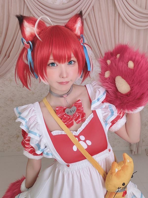 تحتفل مصممة الأزياء التنكرية الشهيرة Enako بعيد ميلادها من خلال "Karubi Akami Cosplay"