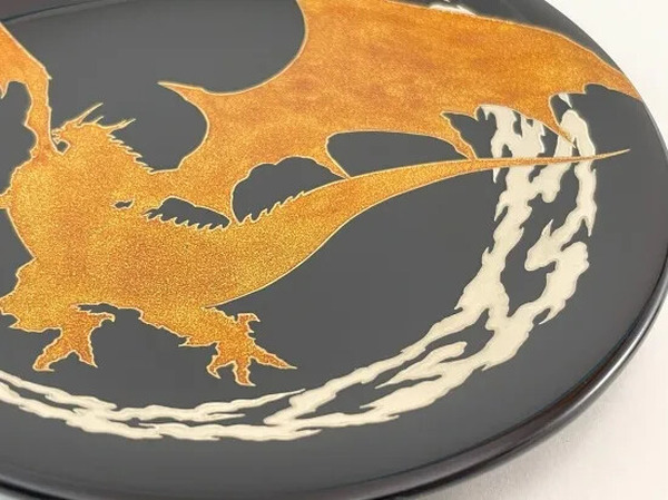"FF14" الصورة الثانية وصورة "Bahamut" ، التي تشرق لوحة تصميم Kinjima بالذهب ، و "Elpis Flower" ، والتي تتغير إلى ألوان مختلفة اعتمادًا على طريق الضوء.