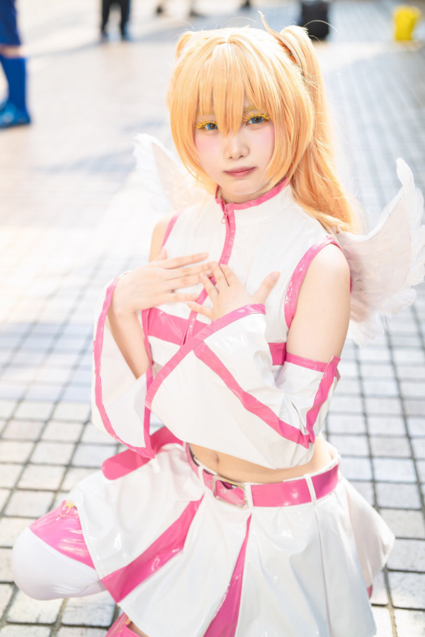 [Cosplay] "Kitagawa umimu" مبهر ومبهرة بـ "Shizuru" ، "Ultra Acosta!"