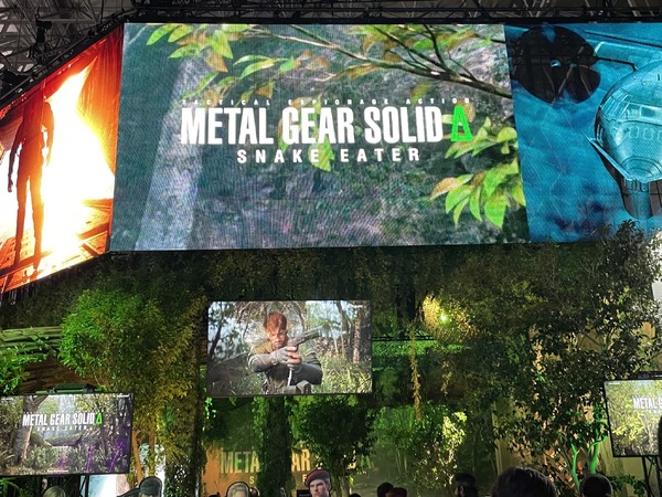 يمكنك حتى التقاط صور للأشخاص الذين يسقطون من الرصيف! كشك "Konami" الذي يعيد إنشاء عالم "Metal Gear" يشبه الغابة [TGS2024]