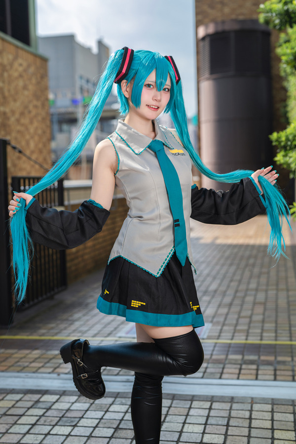 [Cosplay] "Hatsune Miku" محبوب بعد الأجيال! لمحة ساخنة لطبقة طالب في المدرسة الثانوية مليئة بالسحر الطازج [9 صور] الصورة / الصورة الثانية