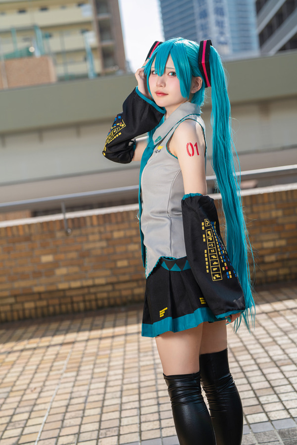 [Cosplay] "Hatsune Miku" محبوب بعد الأجيال! لمحة ساخنة لطبقة طالب في المدرسة الثانوية مليئة بالسحر الطازج [9 صور] الصورة / الصورة الخامسة