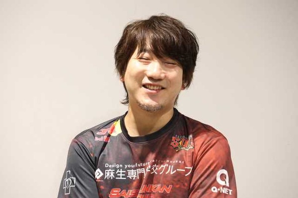 أحد محبي ألعاب القتال والمعجب بالأسطورة "Umehara" يظهر على قناة TV Tokyo "لماذا أنت ذاهب إلى اليابان؟"