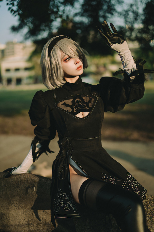 [كوسبلاي] "NieR: Automata" 2B تبرز أرجلها الجميلة! وضعية أنيقة ومساحة مطلقة [11 صورة] الصورة/الصورة الحادية عشرة