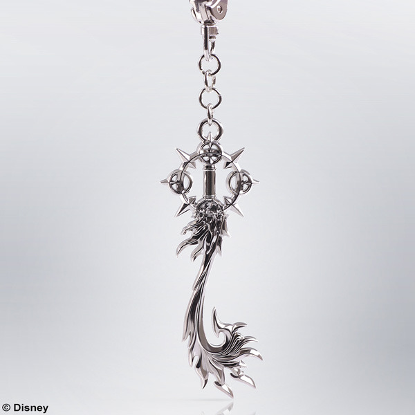 تم تضمين "سلسلة المملكة" التي تستخدمها الشخصية الرئيسية سورا في "Kingdom Hearts" أيضًا! سيتم إعادة طلب جميع الأنواع الخمسة من سلاسل المفاتيح "Keyblade" قريبًا