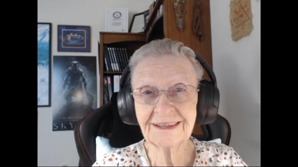 ``لا أستطيع ترك Skyrim'' تستأنف Skyrim Grandma ، التي بلغت 89 عامًا هذا العام ، نشر مقاطع فيديو اللعب