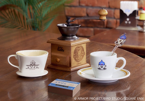 تعد البضائع الجديدة مع موضوع "Dragon Quest" و "Pure Cafe Slime" أنيقة! استمتع بلحظة أنيقة مع مطحنة القهوة أو كوب وصحن