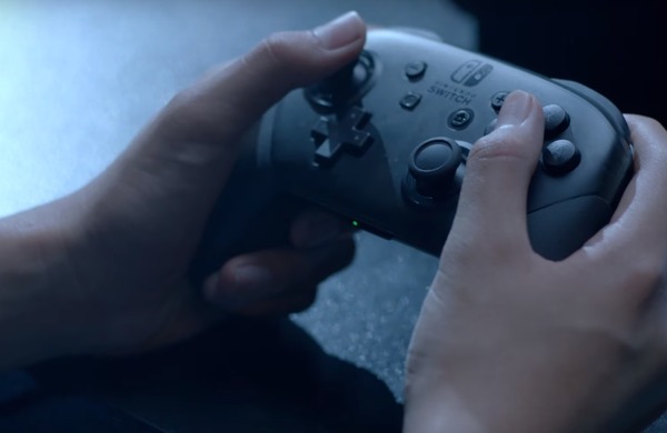 يُظهر مقطع فيديو لجهاز Nintendo Switch ما يبدو أنه وحدة تحكم PRO جديدة...لقد تغير ترتيب العصا في الصورة/الصورة الخامسة