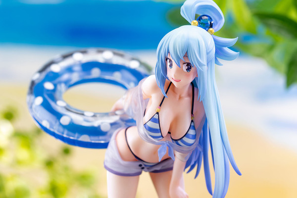 "Kono Suba" The Goddess Aqua's Swimsuit "مدح الجميع ، المديح والمدلل!"